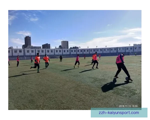 意大利足球队经典蓝衣军团徽章精神与荣耀传承新篇章时代记忆设计之美